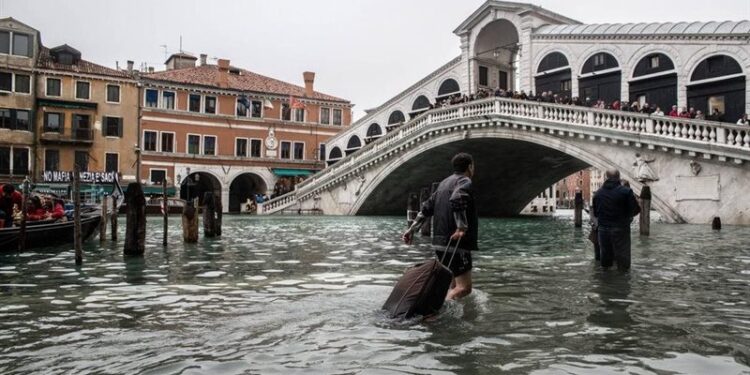 إيطاليا تفرض قيودا صارمة على السياح