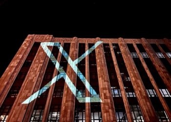 تويتر يتحول رسمياً إلى X