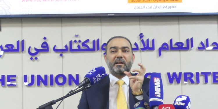 الاتحاد العام للأدباء والكتاب يشهد جلسةً كبيرةً و حضوراً نوعياً للاحتفاءً بتجربة الشاعر نوفل ابو رغيف بتوقيع كتابه الجديد (حائط المساء)