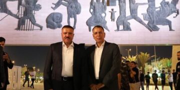 وزير الداخلية ونظيره الأردني يتجولان في ساحة الأمة وسط بغداد