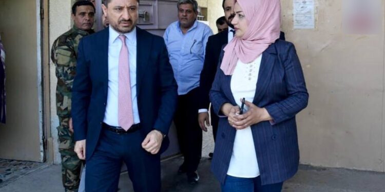 فيديو: وزير العدل يوجه بإعفاء معاوني مدير السجن و مدير الشؤون الداخلية وإحالتهم الى التحقيق