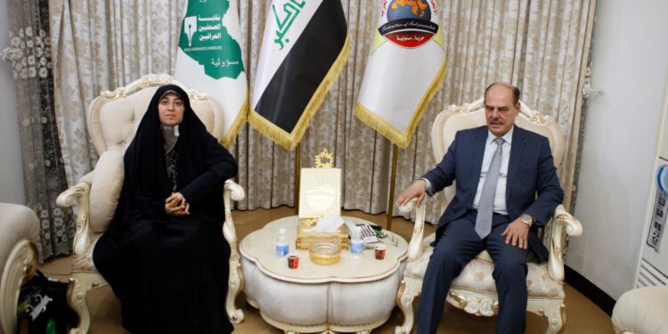 نقيب الصحفيين العراقيين يستقبل وفدا اعلاميا نسويا ايرانيا