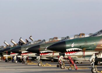 إيران.. اطلاق مناورات جوية وسط البلاد لمواجهة هجمات محتملة