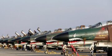 إيران.. اطلاق مناورات جوية وسط البلاد لمواجهة هجمات محتملة