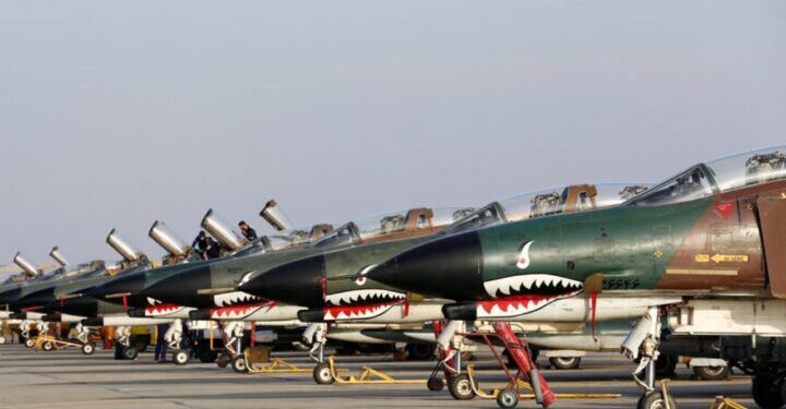 إيران.. اطلاق مناورات جوية وسط البلاد لمواجهة هجمات محتملة