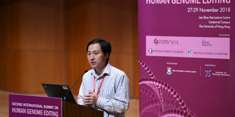 عالم صيني يقترح بحثاً لتعديل الأجنة البشرية يثير الجدل