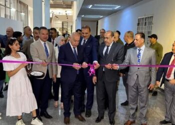 وزير الثقافة يفتتح معرضا لـ(النحت المعاصر) ويدعو المثقفين الى اقتناء الاعمال الفنية المميزة