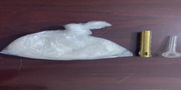 ضبط “مسافر وزوجته” بحوزتهما مادة الكريستال المخدرة في منفذ زرباطية