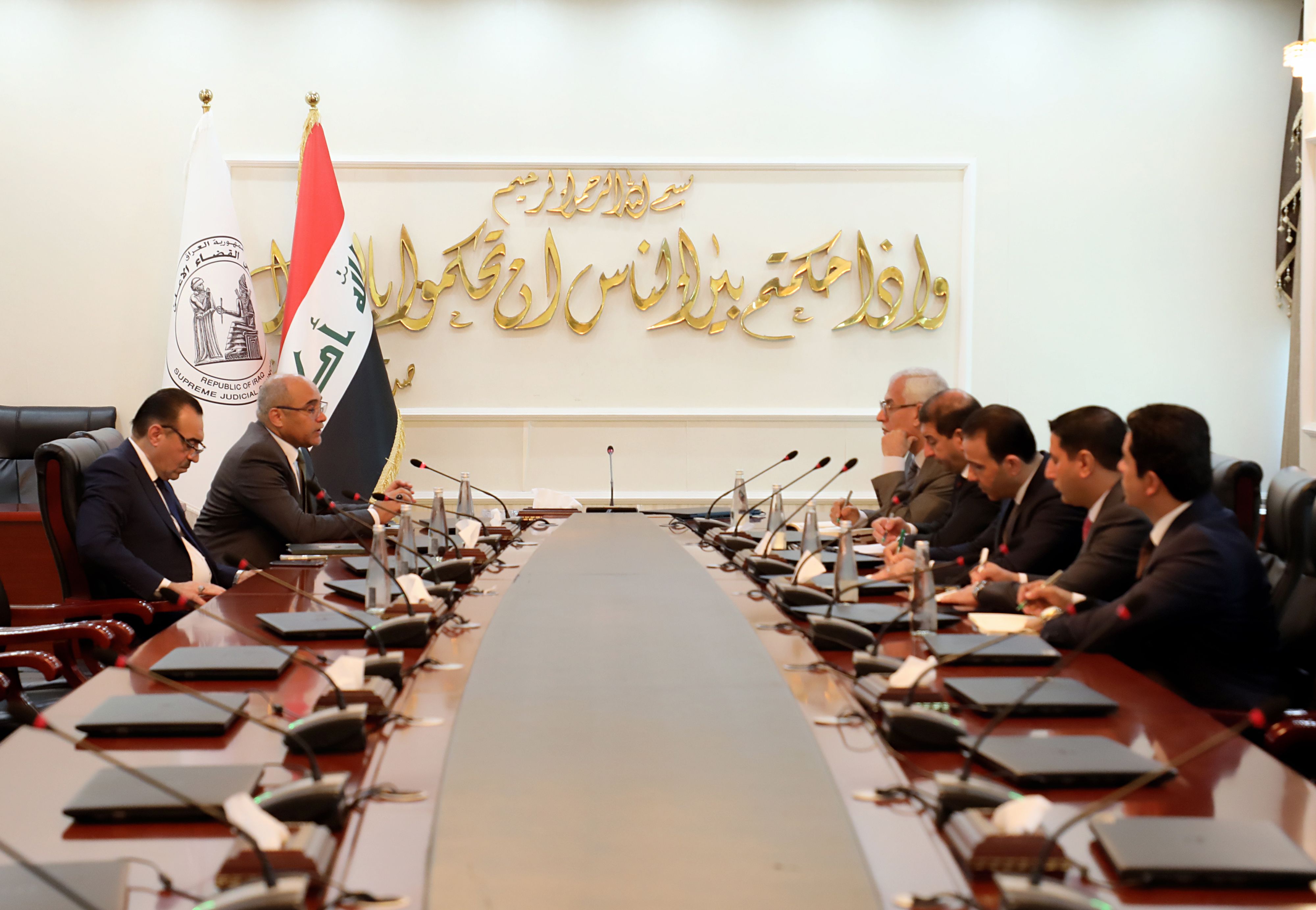 اجتماع بين القضاء والاجهزة الامنية لدعم الدينار