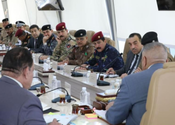 وزير الداخلية يترأس اجتماعاً أمنياً بحضور عدد من القادة والضباط والجهات المعنية