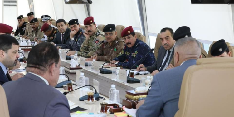 وزير الداخلية يترأس اجتماعاً أمنياً بحضور عدد من القادة والضباط والجهات المعنية