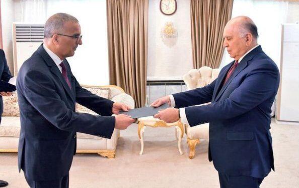 وزير الخارجيَّة يتسلـَّم نسخة من أوراق اعتماد السفير الجزائري الجديد لدى العراق