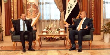 وزيرا الدفاع والعمل يبحثان التعاون المشترك