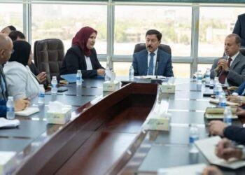 العلاق يؤكد على ضرورة الارتقاء بمستوى “خدمات الزبائن” واستثمــار التقنيات الماليَّة الحديثة