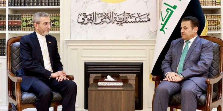 الاعرجي يبحث مع مسؤول ايراني تعزيز العلاقات الثنائية وامن الحدود