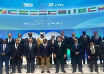 وزير النفط من فيينا ..الحكومة داعمة لزيــادة مشاريع “استثمار الغاز والطاقة النظيفة”