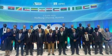 وزير النفط من فيينا ..الحكومة داعمة لزيــادة مشاريع “استثمار الغاز والطاقة النظيفة”