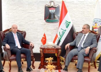 وزير التجارة يلتقي السفير التركي