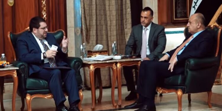 وزير الدفاع يلتقي وفداً امريكياً