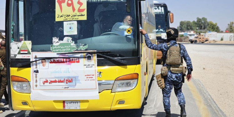 صور: القطعات الأمنية تؤمن وصول أكثر من ١٦ ألف حاج عراقي براً