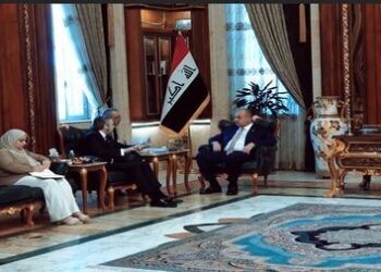 وزير الدفاع يلتقي السفير الصربي