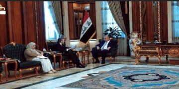 وزير الدفاع يلتقي السفير الصربي
