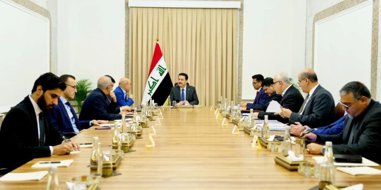 السوداني يرأس اجتماعا للجنة العليا لتنفيذ طريق التنمية