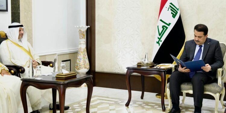 السوداني يتسلم رسالة خطّية من رئيس الوزراء الكويتي