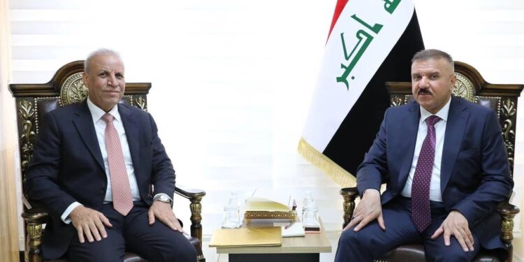 وزير الداخلية يلتقي السفير الكندي