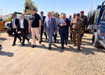 وزير الداخلية يجري استطلاعا جويا لتفقــد “طريق الزائرين بين بغداد وكربلاء”