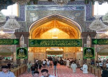 تزيِّنُ أرجاء صحن الإمام الحسين (عليه السلام) بحلول عيد الغدير