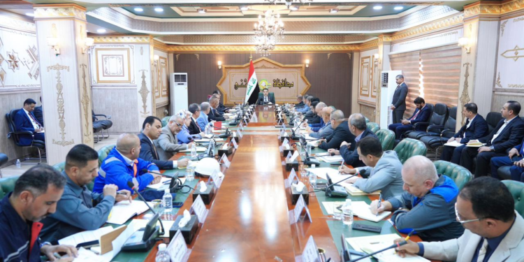 السوداني يرأس اجتماعاً لمسؤولي الدوائر الخدمية في محافظة المثنى