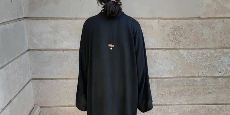 السليمانية.. اعتقال فتاة تبتز الرجال