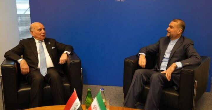 وزير الخارجية يلتقي نظيره الإيراني في باكو