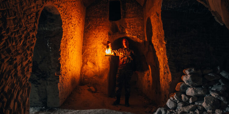 عاش في الكهوف وحيداً 3 سنوات من أجل تجربة علمية