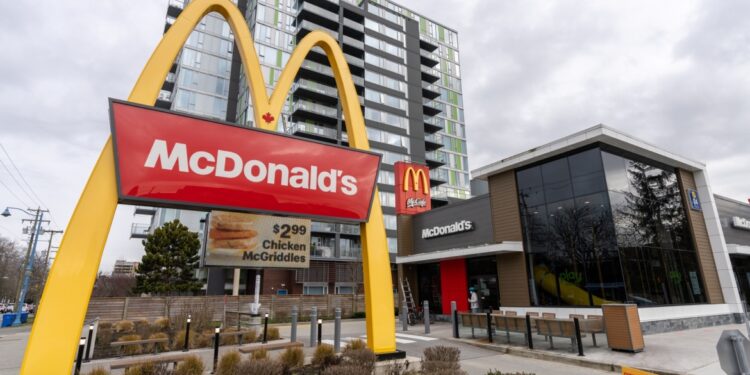بريطانيا .. فضيحة جديدة تهز (ماكدونالدز)… “انتهاكات جنسية وممارسات عنصرية”