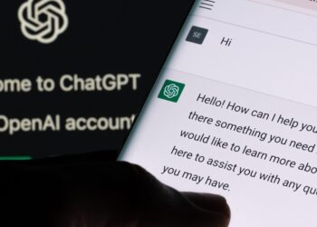 كُتّاب يرفعون دعوى على الشركة المالكة لـ Chatgpt