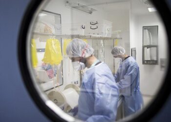 شركة “أسترازينيكا” تكشف عن علاج جديد لسرطان الرئة