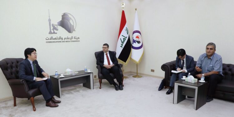 هيئة الإعلام تبحث مع السفارة الكورية “تعزيز التعاون” بمجالات الاتصالات وتكنولوجيا المعلومات