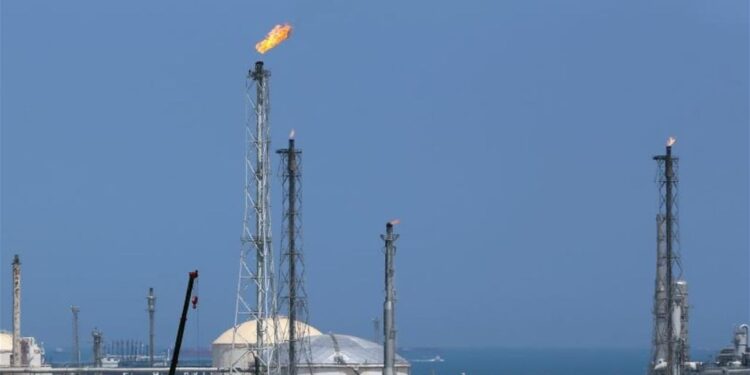 خلاف بين إيران والكويت بسبب “حقل الدرة ” الغني بالغاز