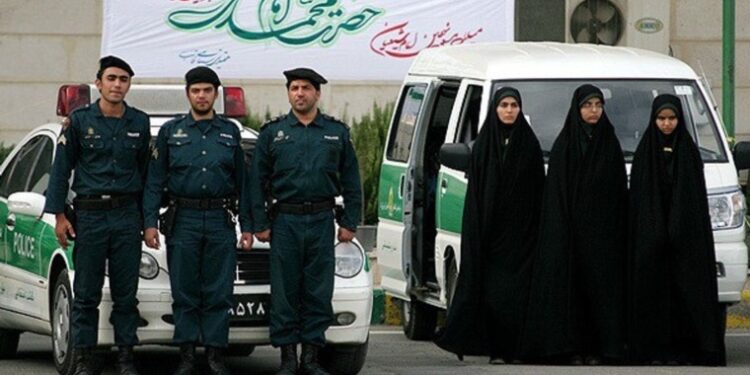 منظمة العفو الدولية تعرب عن “قلقها” من عودة “شرطة الأخلاق لشوارع إيران”