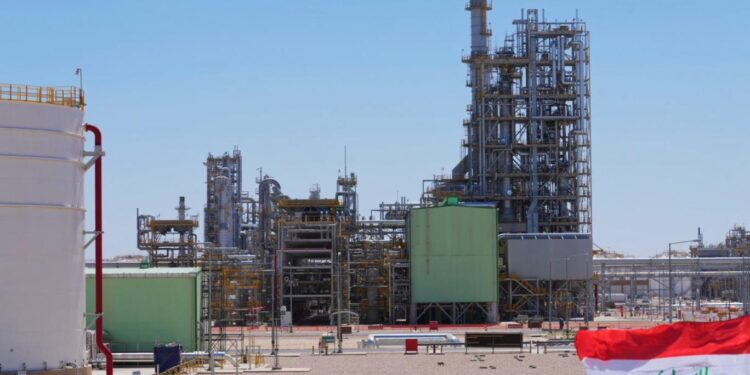 تقرير بريطاني يكشف “نفوذ الحرس الثوري وسيطرته” على نفط وغاز العراق