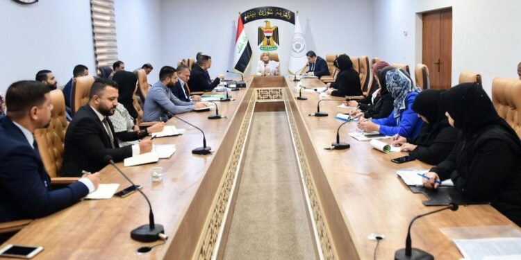 وزيرة المالية ترأس اجتماعاً مع روؤساء وأعضاء “لجنة حساب الخزينة الموحد TSA”