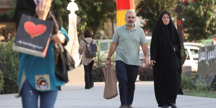 ايران .. الأمن يعتقل 9 بهائيين ويصادر ممتلكاتهم