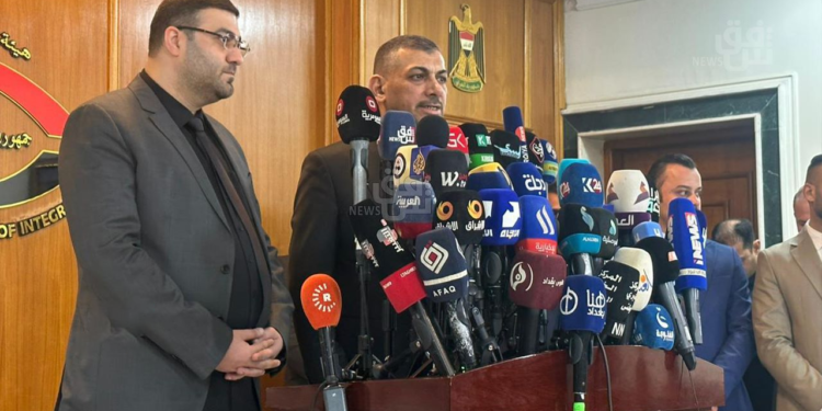 العراق يطلب من امريكا وبريطانيا تسليم مدير مكتب الكاظمي ومدير المخابرات ووزير المالية السابق
