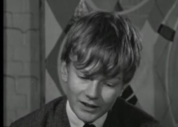 حوار نادر لمجموعة أطفال عام 1966 توقعو ما يحدث الآن