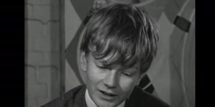 حوار نادر لمجموعة أطفال عام 1966 توقعو ما يحدث الآن