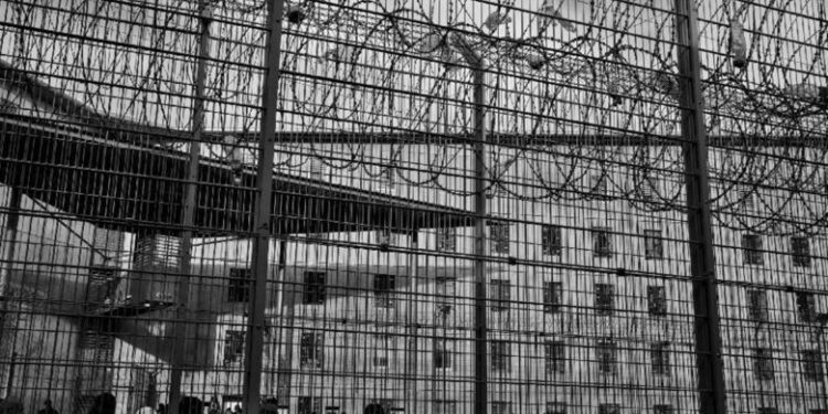 فرنسا تحطم رقماً قياسياً جديداً بعدد السجناء