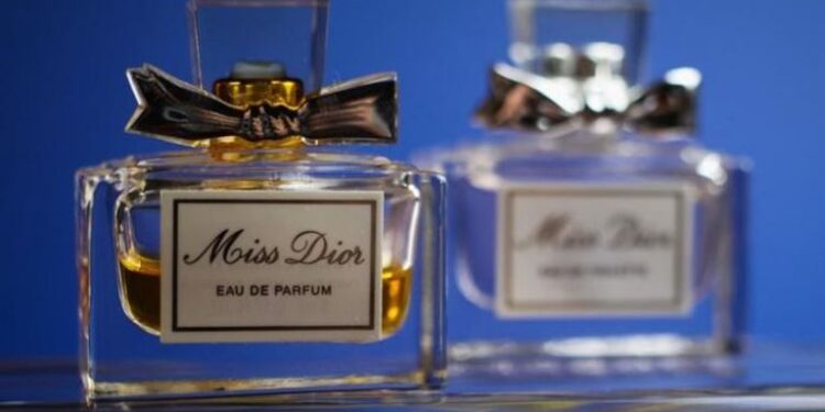 التفريق بين العطر (الأصلي والتقليد)