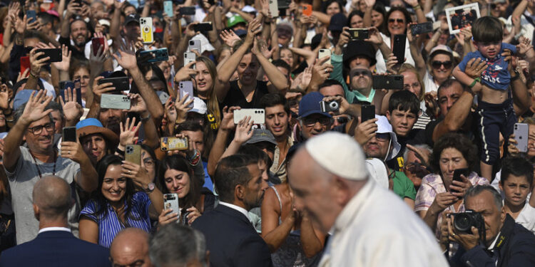 البابا فرنسيس يصل “مزار فاطمة المريمي”